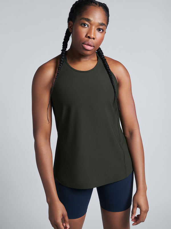 Patricia is 5' 9" - Underbust 82cm (32.5") 34D, Waist 80cm (31.5")