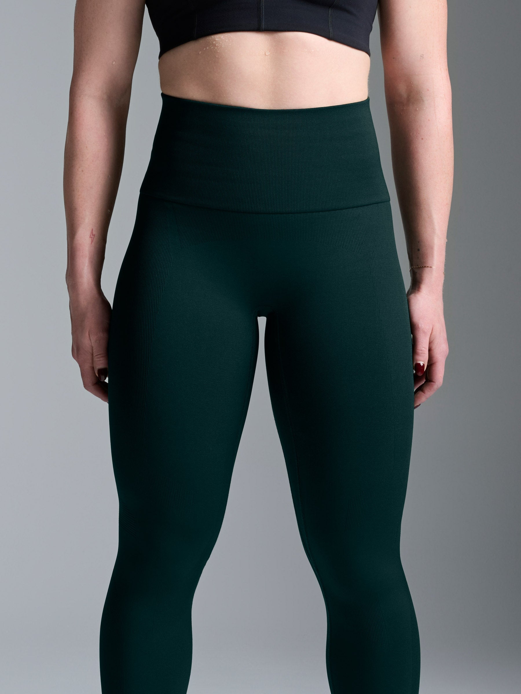 Leggings Dark Green: Trendy Outfit Ideas for Every Season