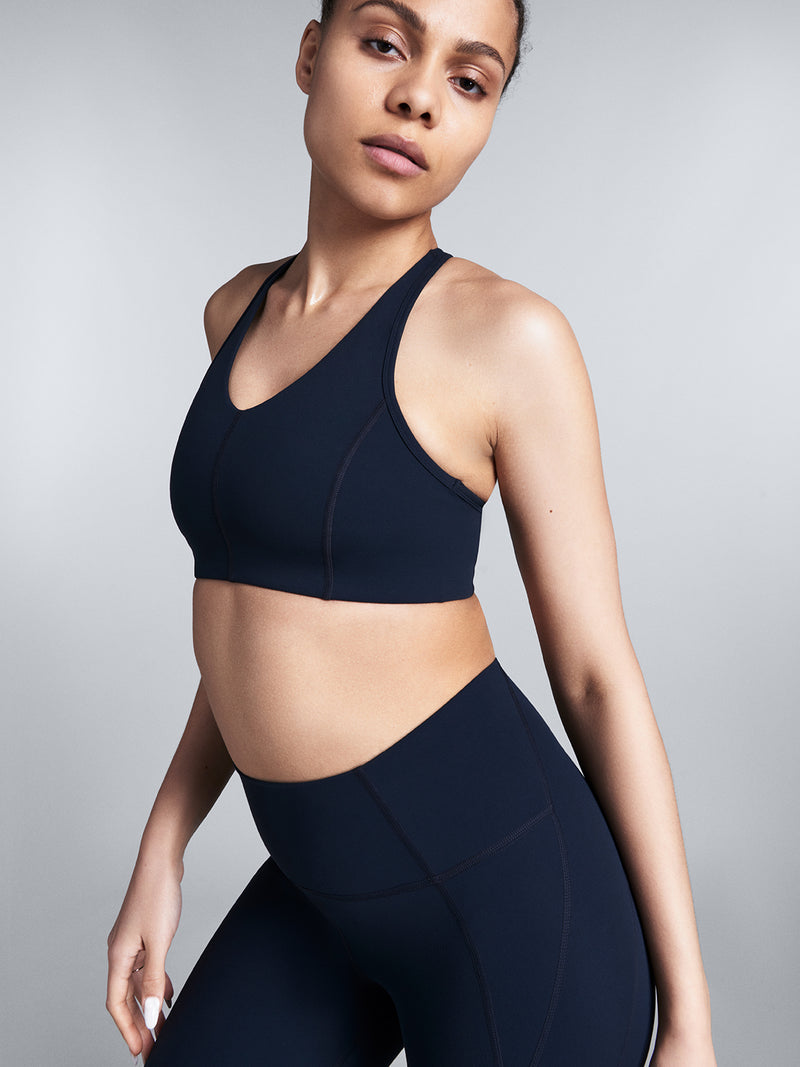 Size_S / Measurements_Eva T is 5' 10" - Under Bust 78cm (32") 32D, Waist 70cm (27")