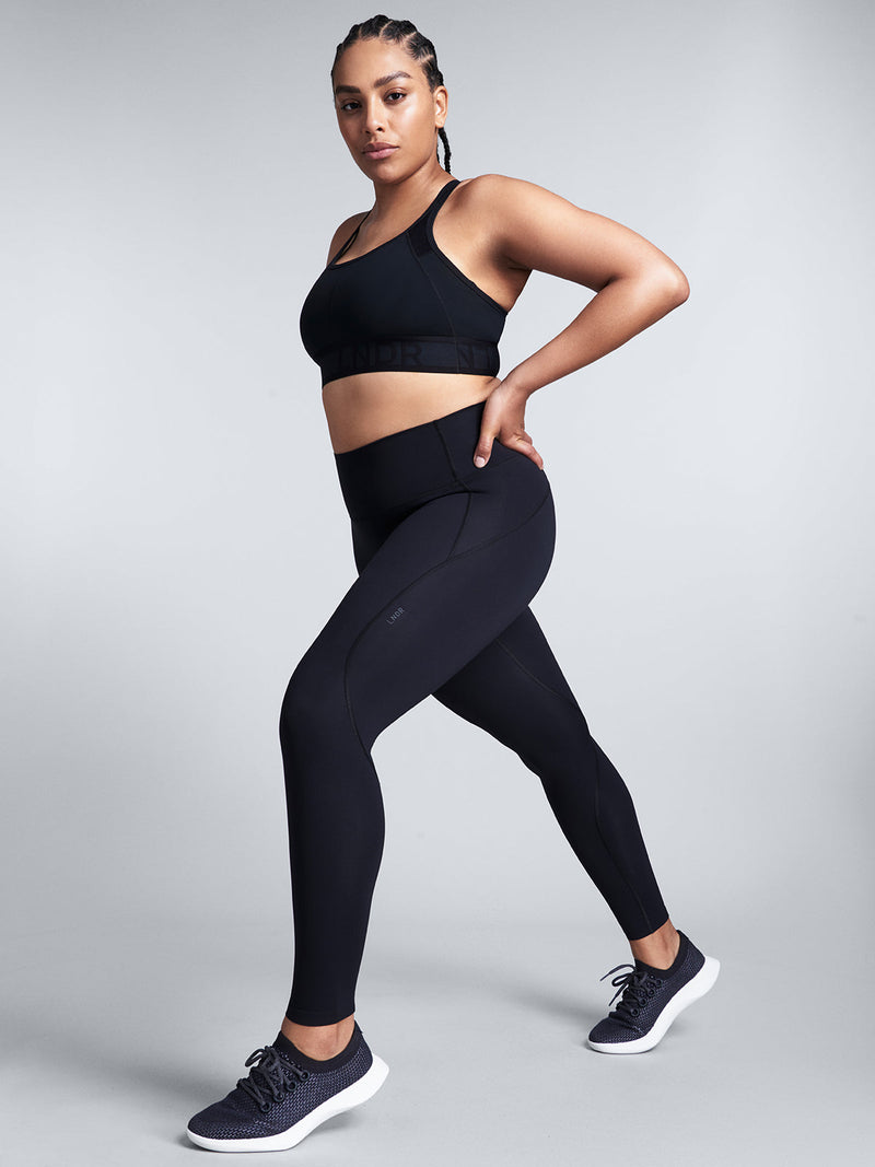 Size_L / Measurements_Danielle is 5' 9.5" - Waist 88cm (34.6"), Hips 118cm (46")
