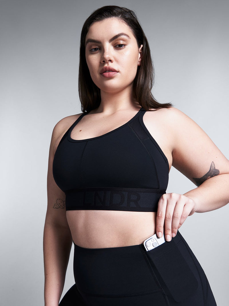 Size_L  / Measurements_Lucy is 5' 9" - Under Bust 89cm (36C), Waist 88cm