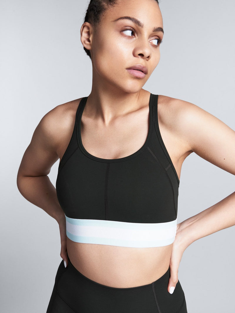 Size_S / Measurements_Eva T is 5' 10" - Under Bust 78cm (32D), Waist 70cm